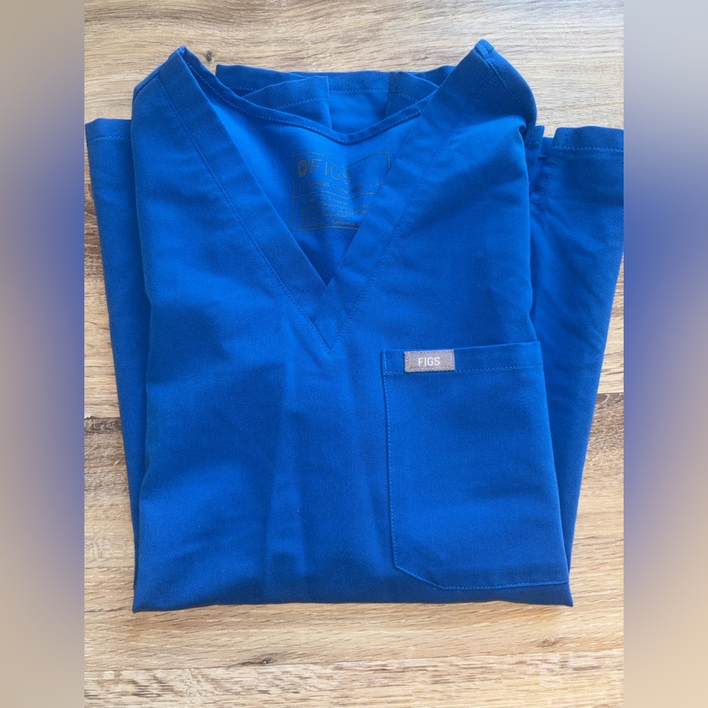 Catarina One-Pocket Scrub Top